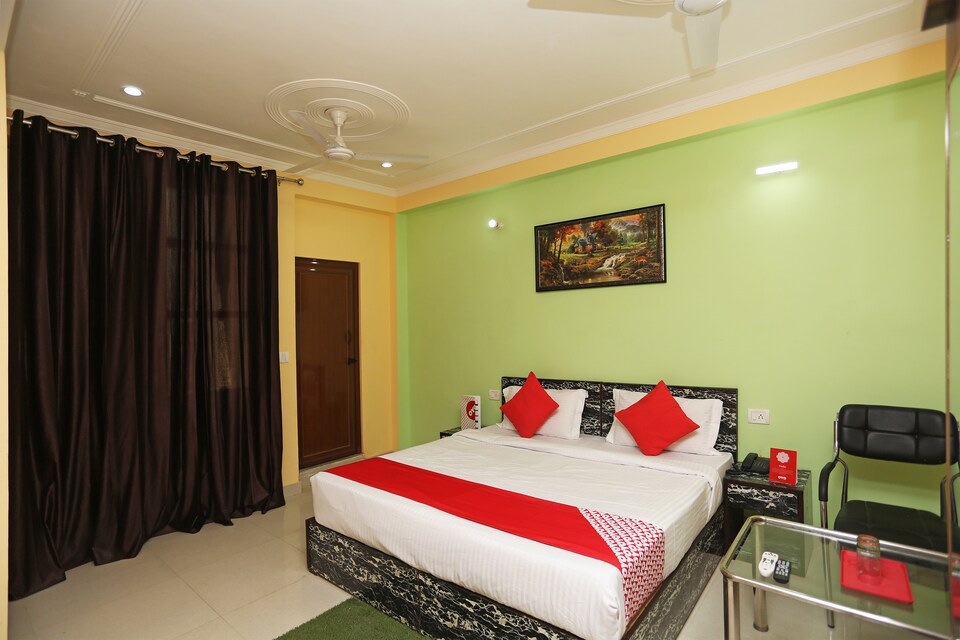 OYO 24502 Yp Hospitality, Golf Course Road, Gurgaon