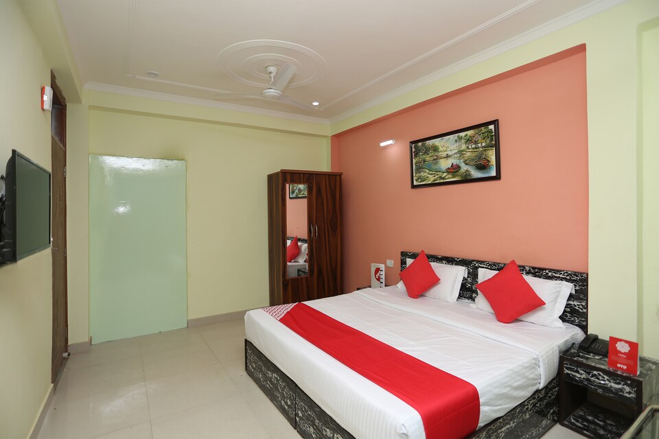OYO 24502 Yp Hospitality, Golf Course Road, Gurgaon