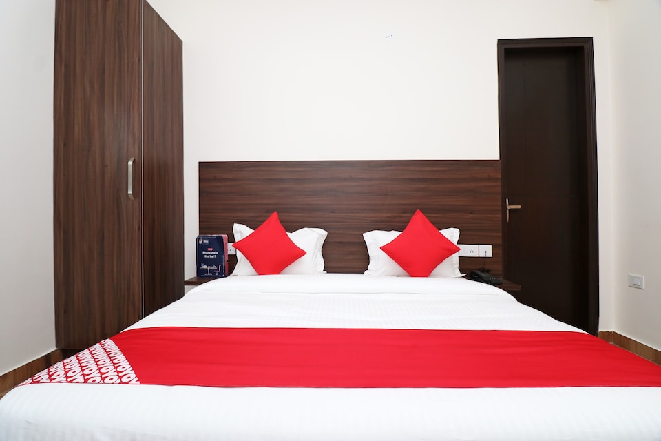 OYO 24514 Galleria Square, HUDA CENTRE 1, Gurgaon