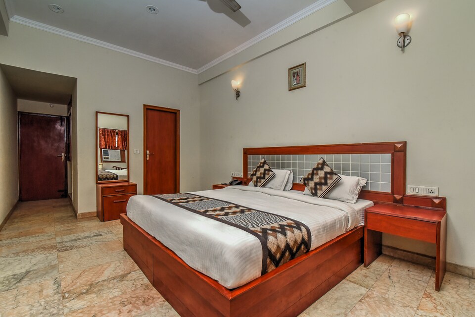 OYO 3198 Hotel Ashish Palace, Fatehabad Road, Agra