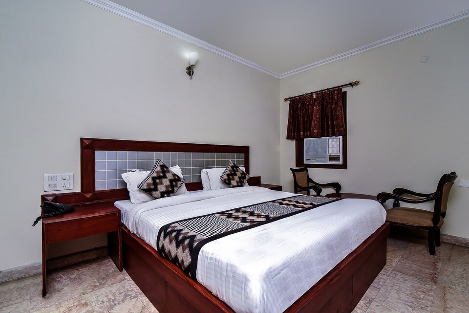OYO 3198 Hotel Ashish Palace, Fatehabad Road, Agra
