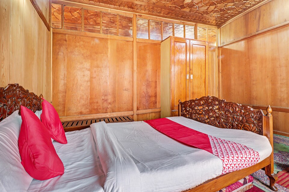 OYO 24526 ज़ोजिला हेरिटेज हाउसबोट्स, Nigeen Lake, श्रीनगर