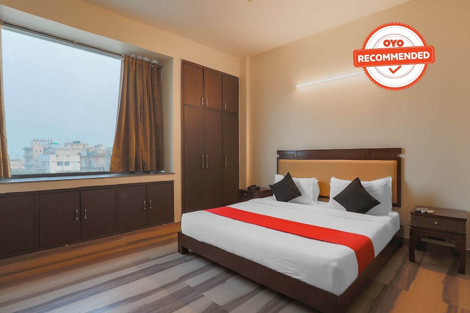 Collection O 30050 Orange Pie, Noida Industrial Area Mamura, Noida