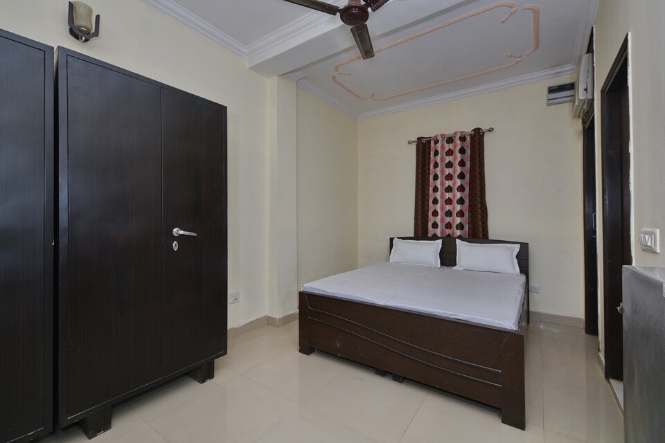 OYO LIFE GRG1160 Golf Course Rd, Huda 2, Gurgaon