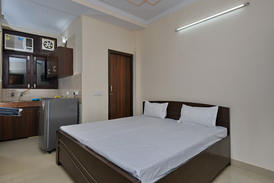 OYO LIFE GRG1160 Golf Course Rd, Huda 2, Gurgaon