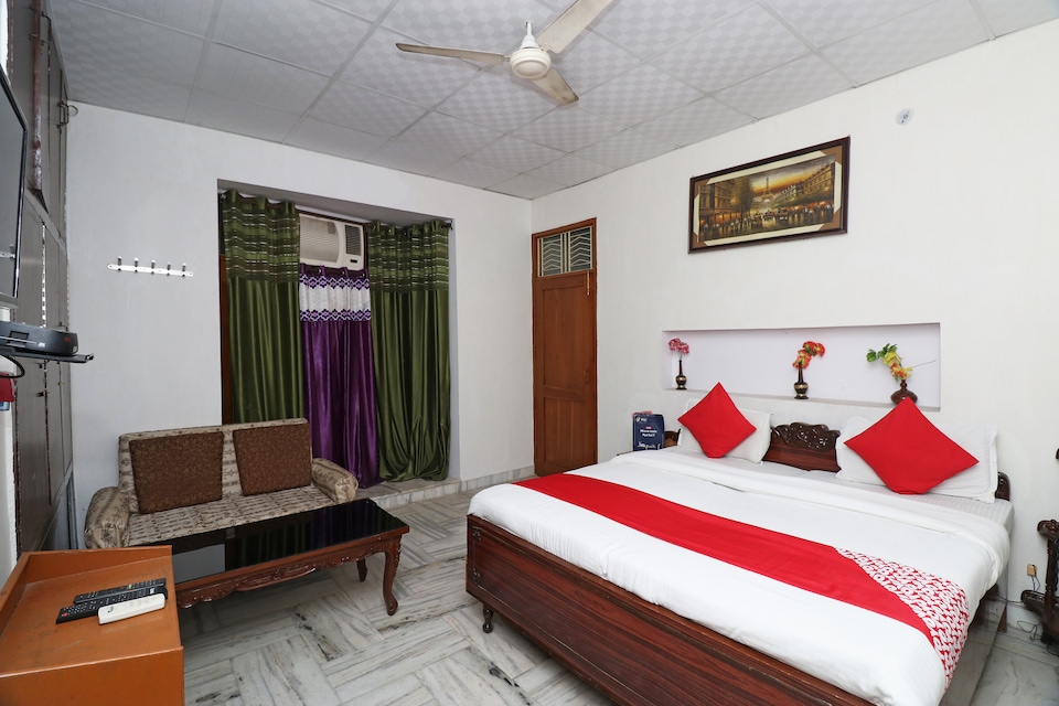 OYO 24548 Travellers Homes, Gomti Nagar Lucknow, Lucknow