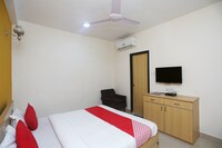 OYO Gujral Hotel Near St. Thomas's Church