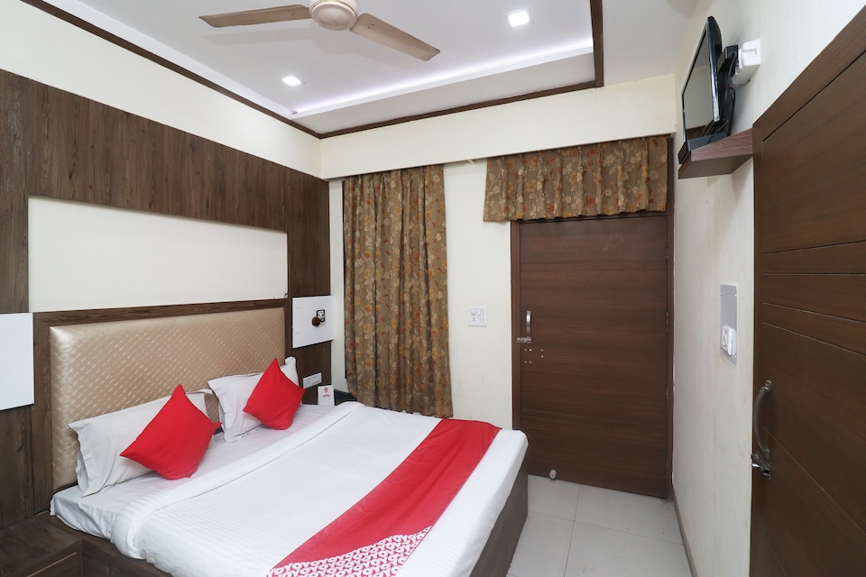 OYO 24557 Amba Inn, Corporate Complex, Agra