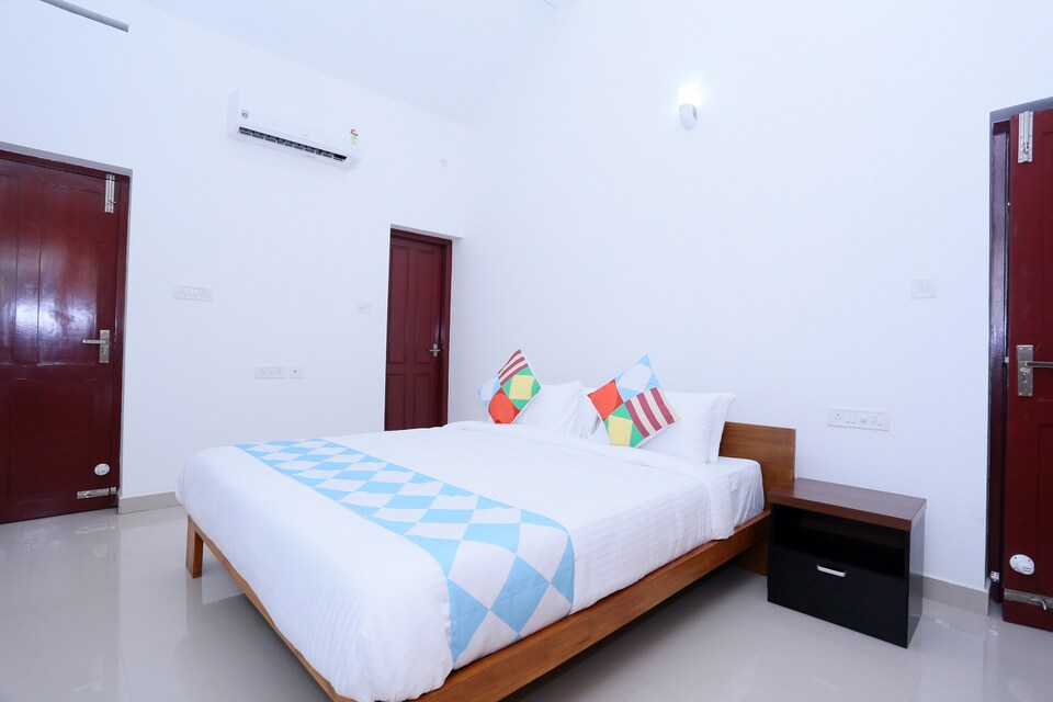 OYO 24558 Spacious Stay Near Thiruvananthapuram Central Station, Thampanoor Trivandrum, Trivandrum