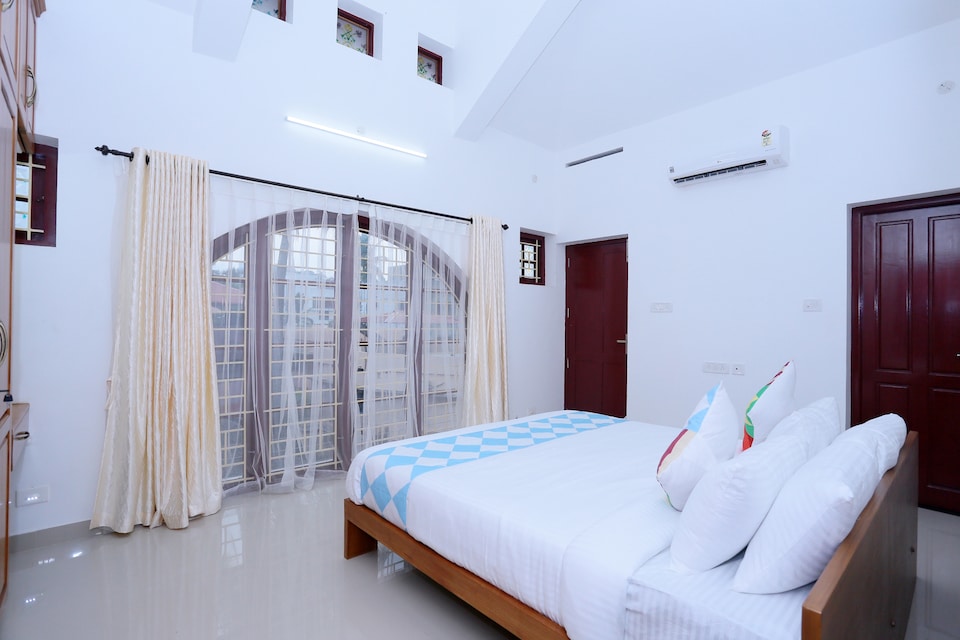 OYO 24558 Spacious Stay Near Thiruvananthapuram Central Station, Thampanoor Trivandrum, Trivandrum