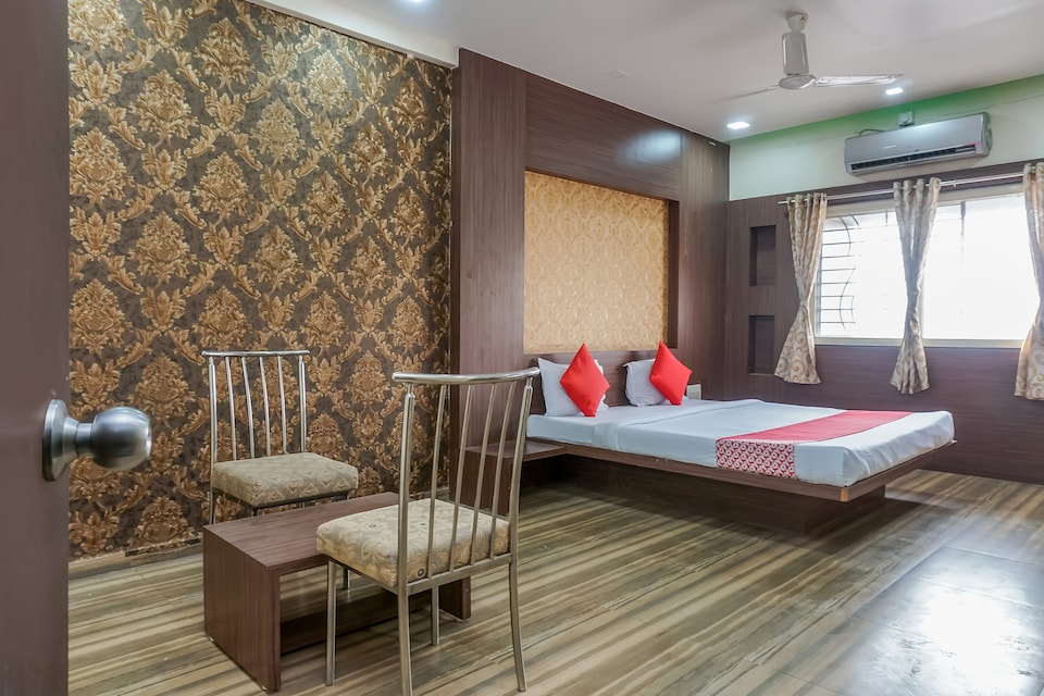 OYO 24562 Vikrant Palace, Solapur, Solapur