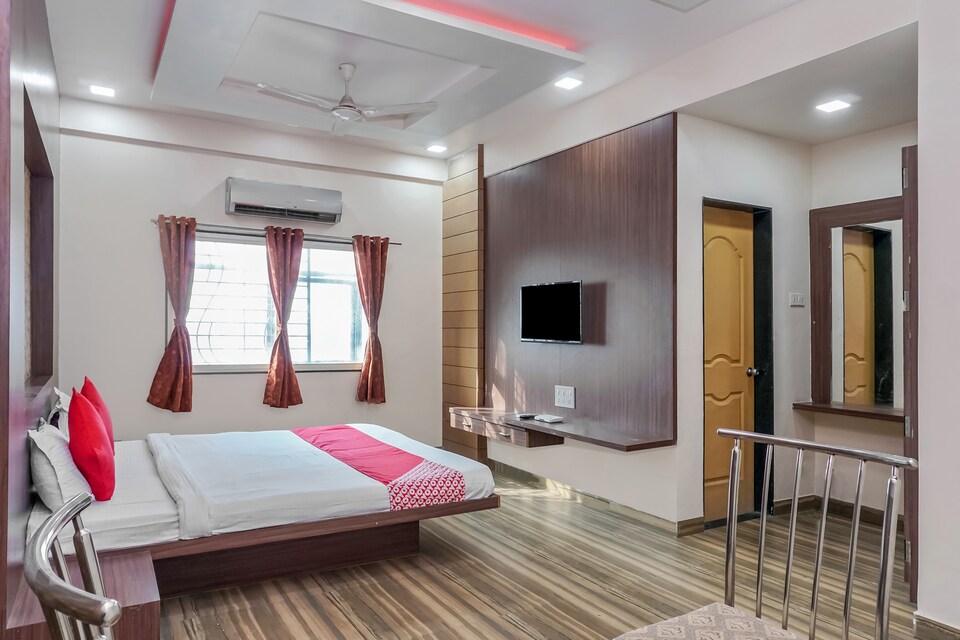 OYO 24562 Vikrant Palace, Solapur, Solapur