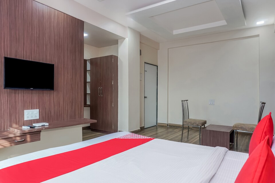 OYO 24562 Vikrant Palace, Solapur, Solapur