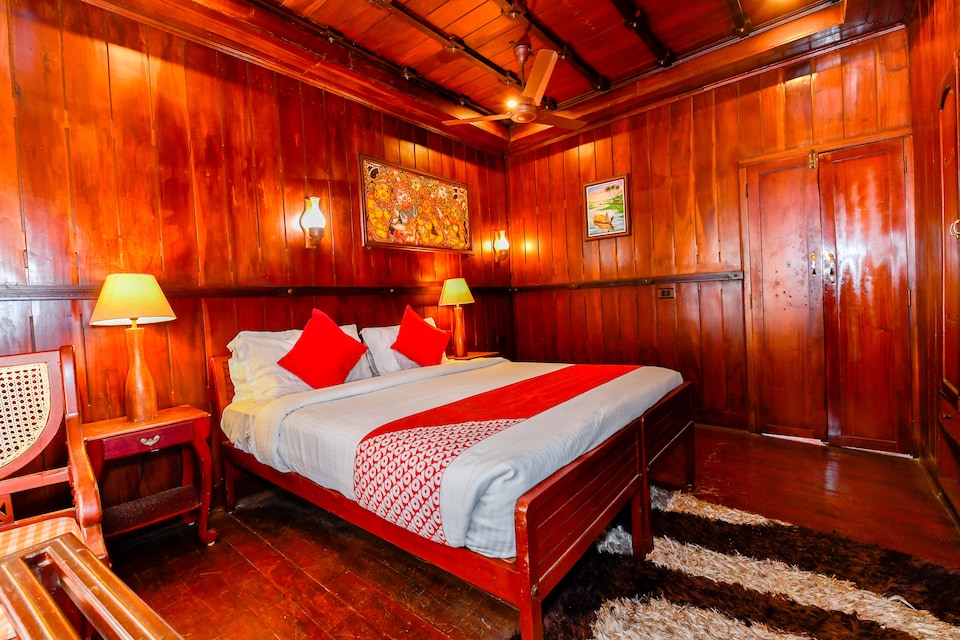 OYO 24569 HouseBoat Dream Voyager 3bhk, Alappuzha Backwaters, Punnamada Alleppey