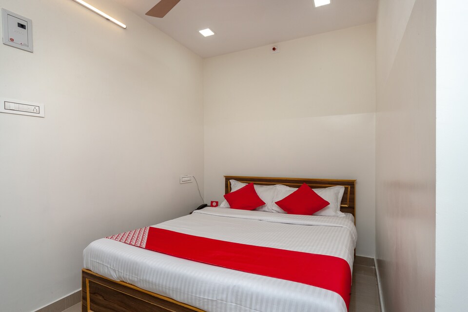 OYO 24580 Sri Surya Guest Inn, Nellore Bus Station-II, Nellore