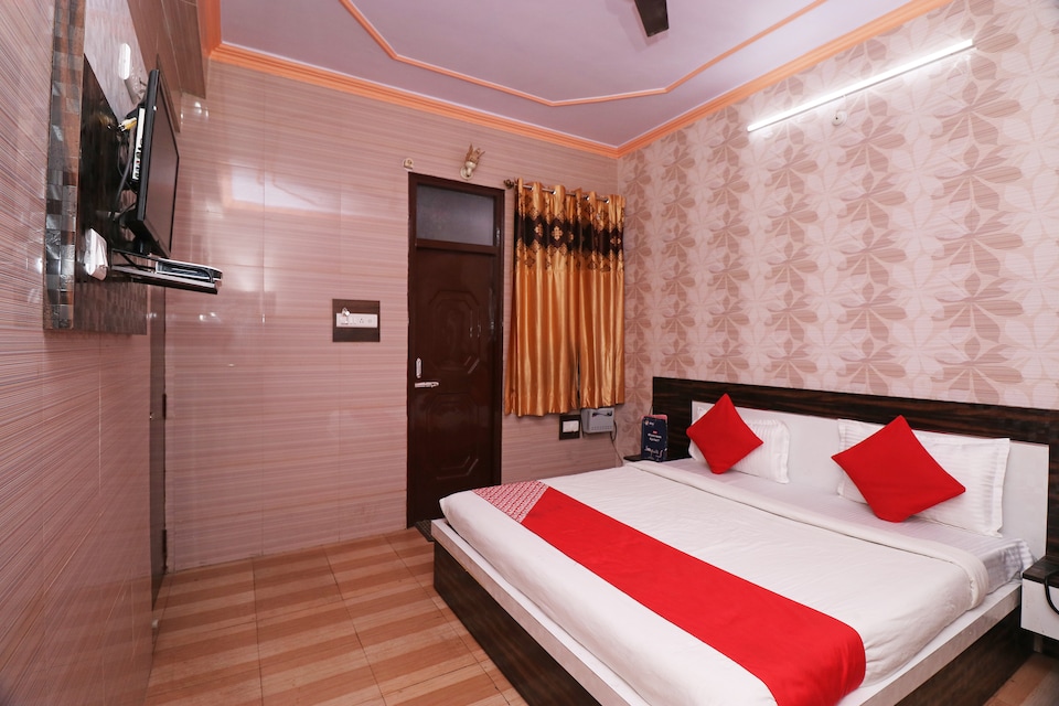 OYO 24585 Pr Palace, Charbagh Lucknow, Lucknow