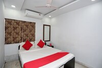 OYO Mishra Residency Newtown Near Rdb Cinemas