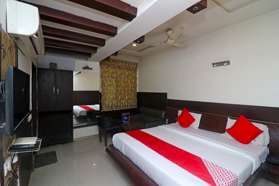 OYO 24614 Vishwas Residency, Corporate Complex, Agra