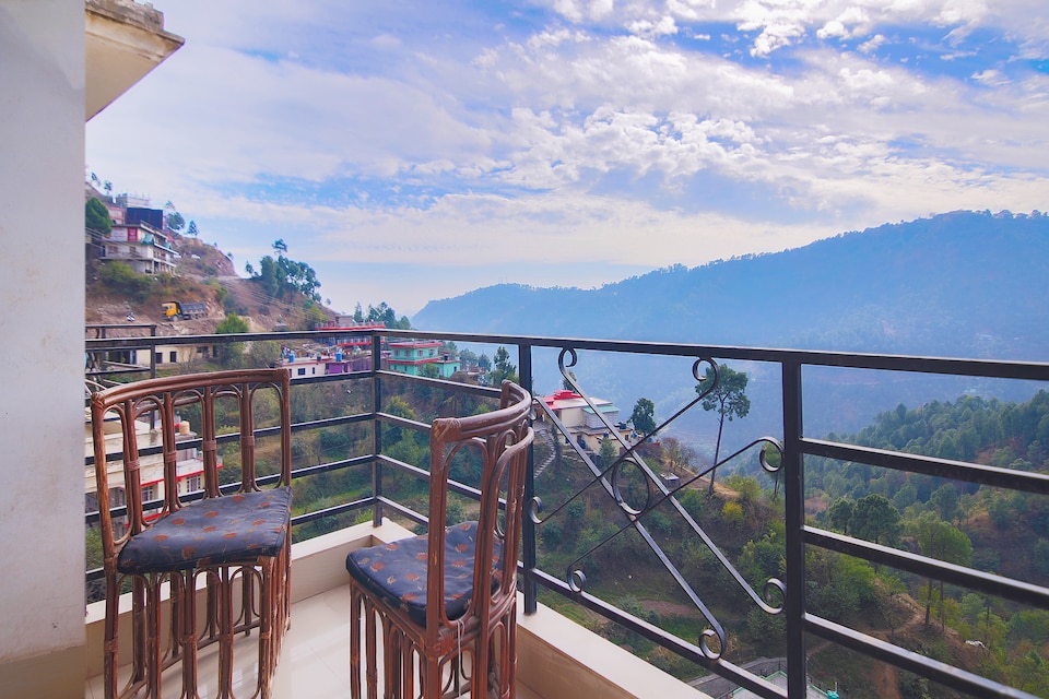 OYO Home 24640 Valley View 1BHK, Kasauli, Kasauli