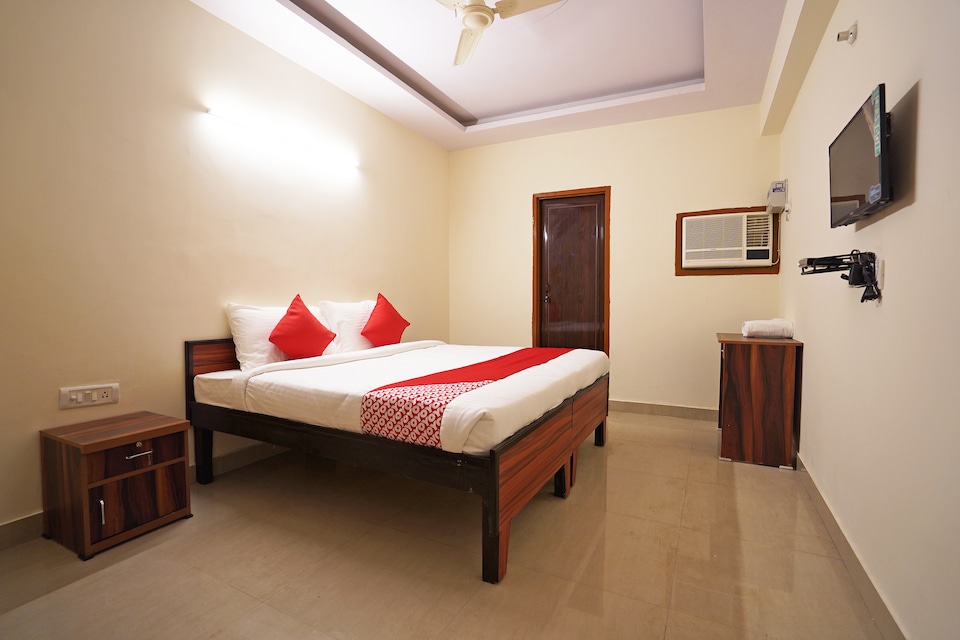 OYO Flagship 24651 GMD Vasundhara, Vaishali Kaushambi Metro, Ghaziabad