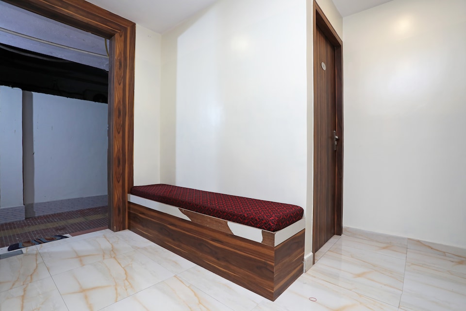 OYO Novus Guest House Near St. Thomas's Church, Esplanade Kolkata, Kolkata