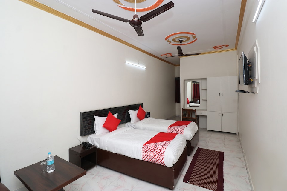 OYO 24654 Hotel Buddha, Kushinagar, Kushinagar