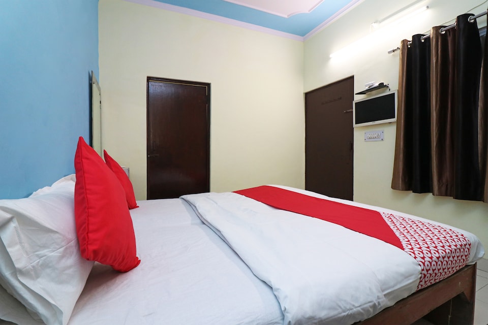 OYO 24670 Hotel Taj Villa & Restaurant, Shilpgram, Agra