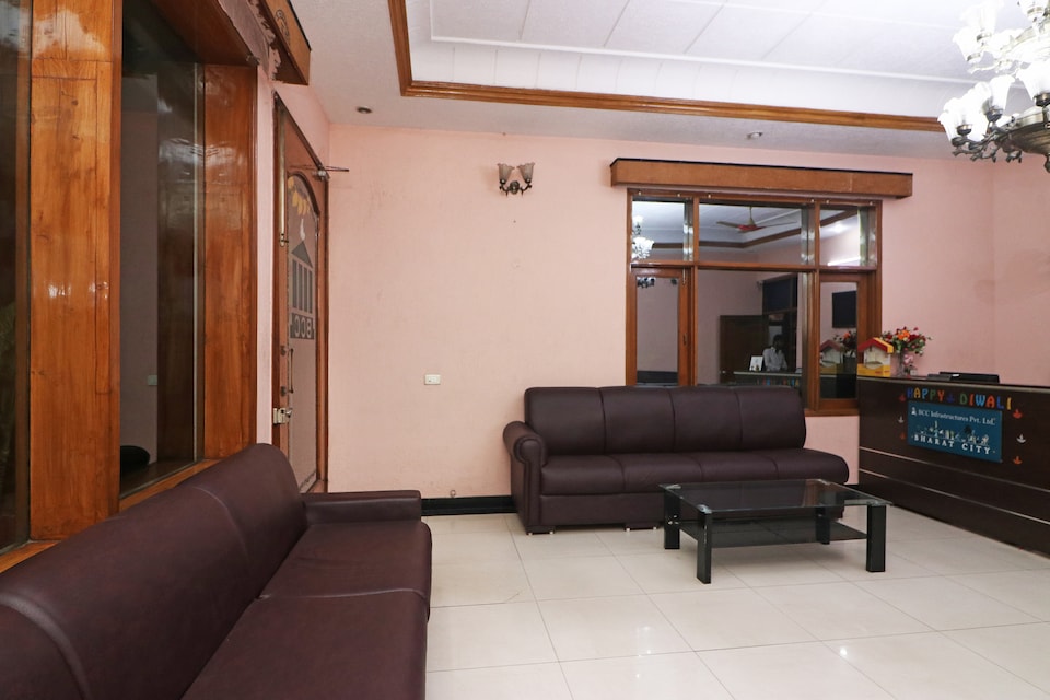 OYO 24672 Bharat Guest House, Vaishali Kaushambi Metro, Ghaziabad