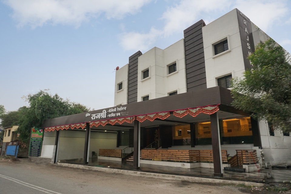 OYO 24674 Hotel Rajshree, Ahmednagar, Ahmednagar