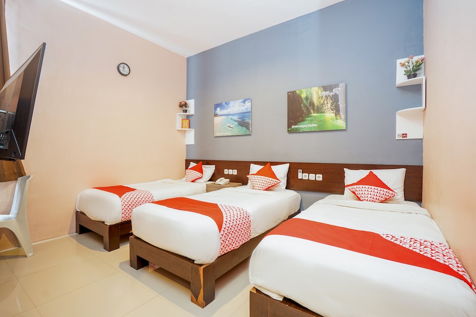 OYO 240 Audah Sevana Syariah Hotel, Wonokromo, Surabaya