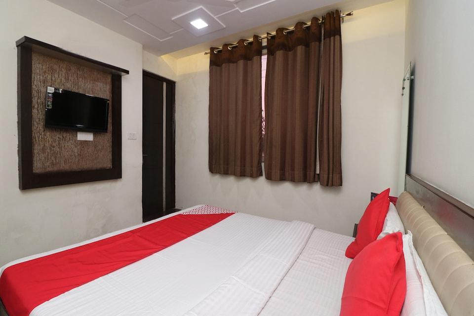 OYO 24723 Hotel Atul Palace, Fatehabad Road, Agra