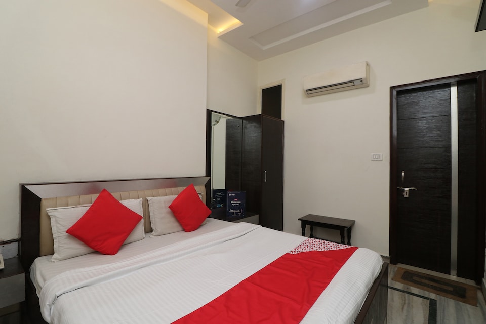OYO 24723 Hotel Atul Palace, Fatehabad Road, Agra