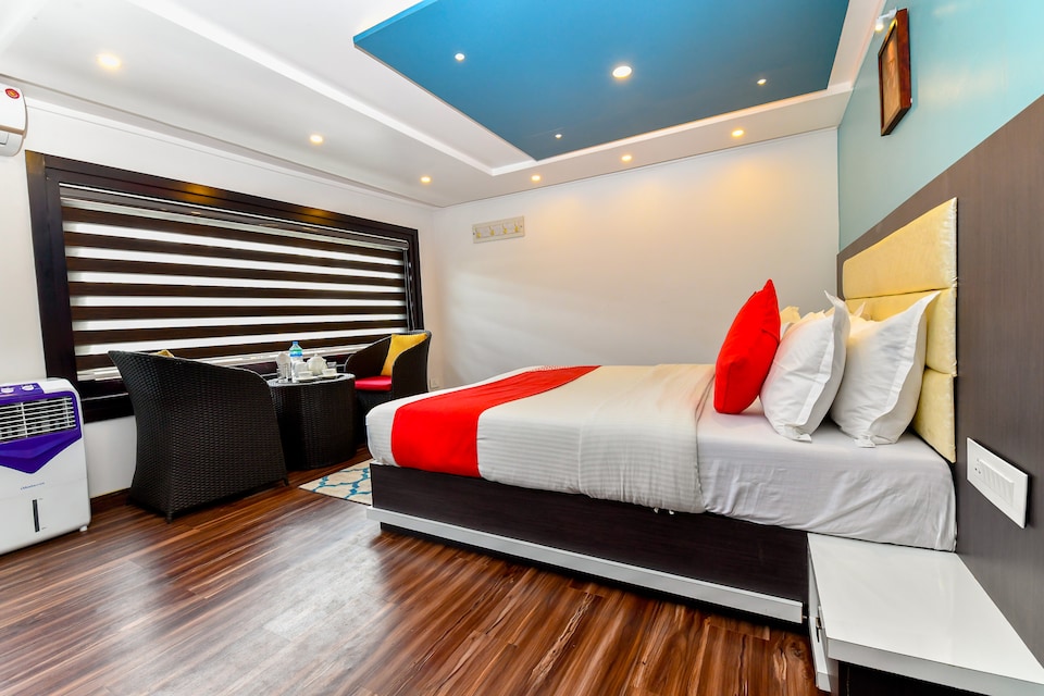 OYO 24725 Houseboat Royal River 4bhk, Alappuzha Backwaters, Punnamada Alleppey