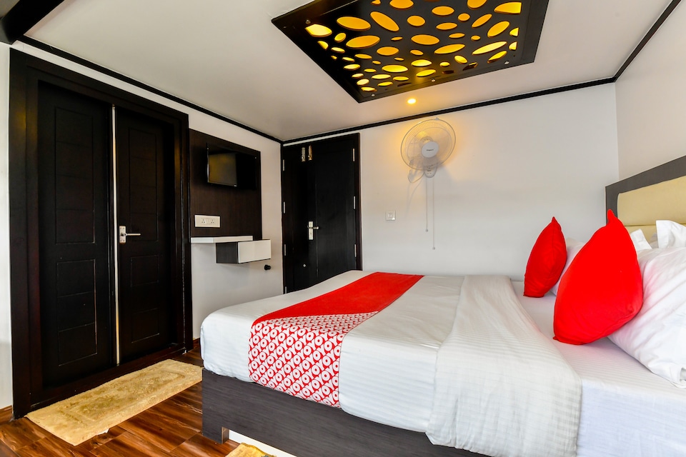 OYO 24725 Houseboat Royal River 4bhk, Alappuzha Backwaters, Punnamada Alleppey