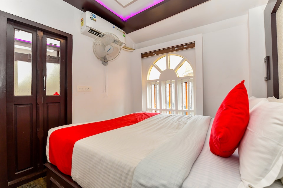 OYO Royal Rivers 3bhk Premium, Alappuzha Backwaters, Punnamada Alleppey