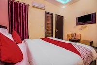 OYO Janak Residency Near Dabri Mor-janakpuri South Metro Station