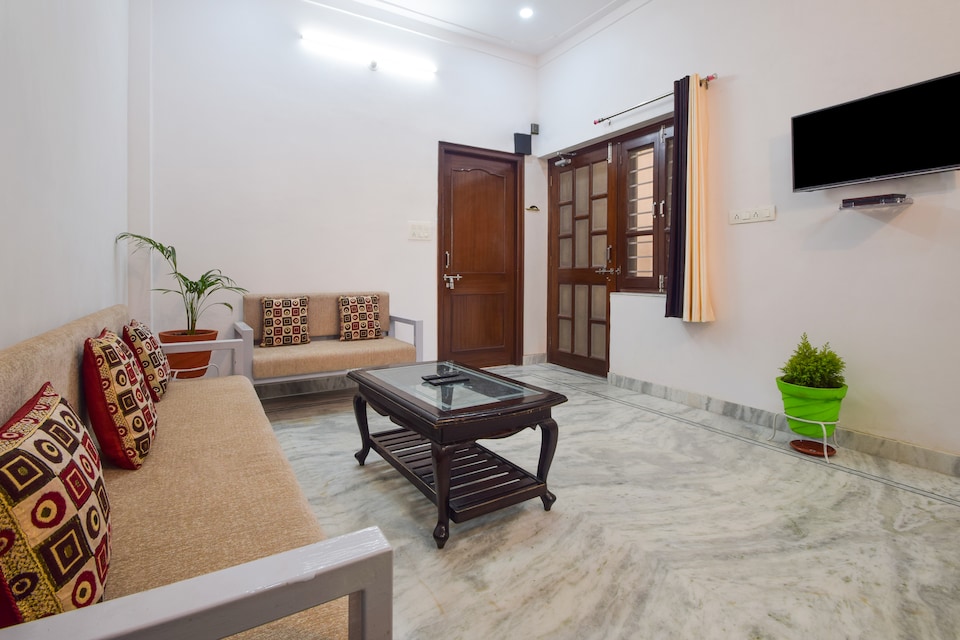 OYO Home 24752 Graceful 2BHK, Goverdhan Sagar, Udaipur