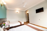 OYO 254 White House In