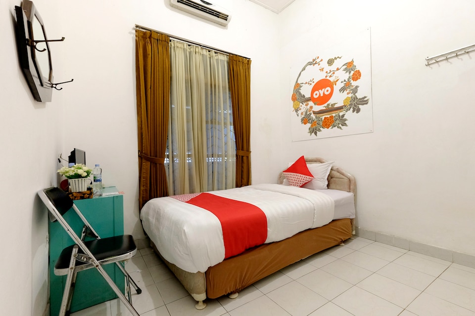 OYO 244 Griya Cemara Homestay, Maguwoharjo, Yogyakarta