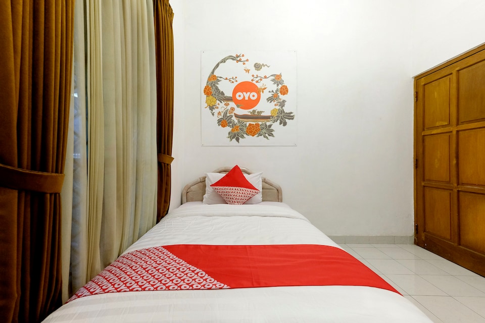 OYO 244 Griya Cemara Homestay, Maguwoharjo, Yogyakarta