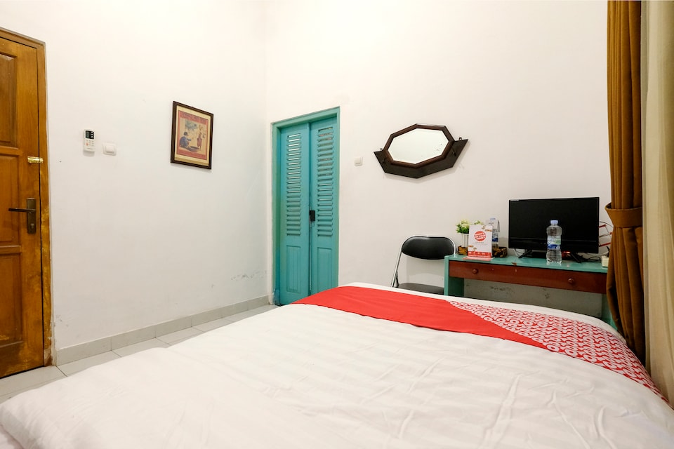 OYO 244 Griya Cemara Homestay, Maguwoharjo, Yogyakarta