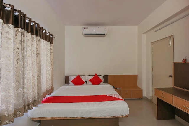 OYO Mishra Residency