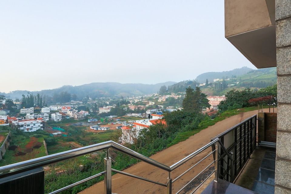 OYO Home Luxe 24790 Scenic View Stay, Charing Cross Ooty, Ooty