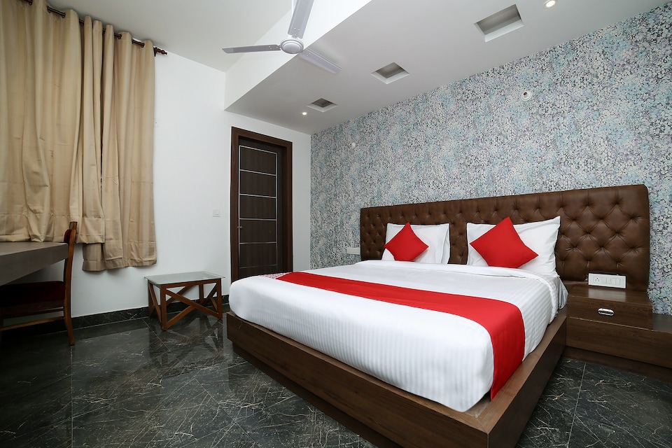 OYO 24806 Dev Greens, Airport Delhi, Delhi Transit