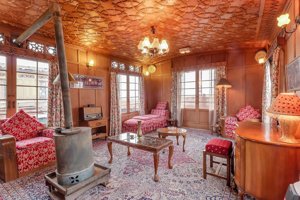 OYO 24812 Houseboats by Vanda Group, Nigeen Lake, Srinagar