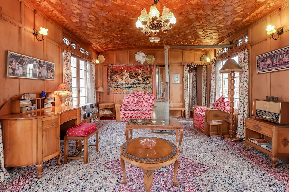 OYO 24812 Houseboats by Vanda Group, Nigeen Lake, Srinagar