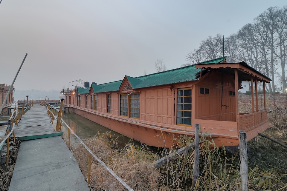OYO 24812 Houseboats by Vanda Group, Nigeen Lake, Srinagar