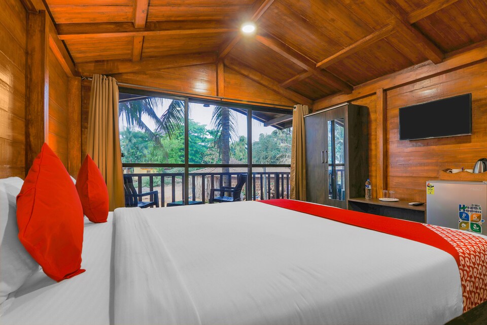 OYO 24827 The Spot Bar Hotel, Anjuna Vagator Goa, Goa