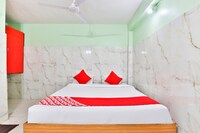 OYO 24833 Hotel Silver