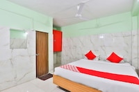 OYO 24833 Hotel Silver